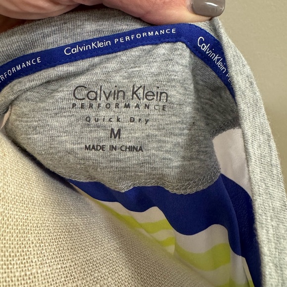 Women's Calvin Klein Performance Long Sleeve Lightweight V-Neck Quick Dri. Med - Picture 5 of 7
